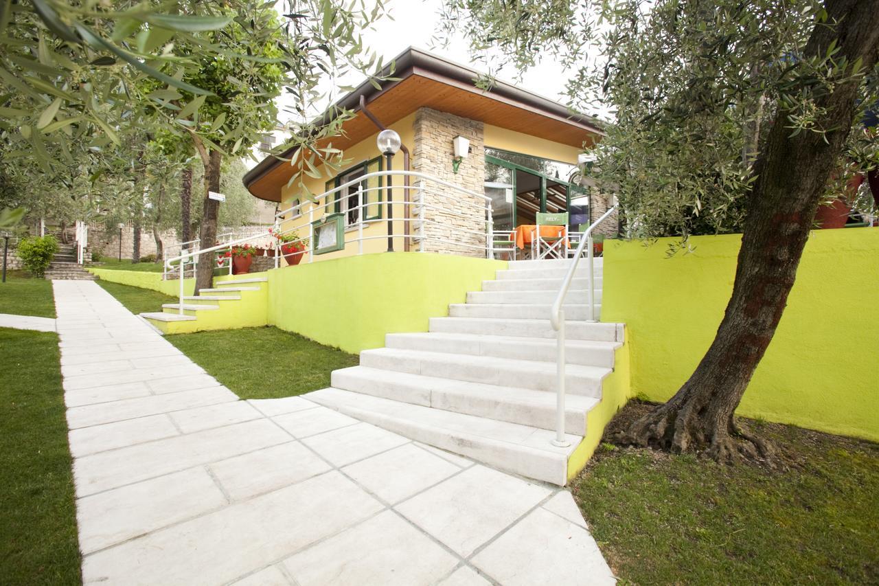 Villaggio Albergo Casa E Lago Brenzone sul Garda Exteriör bild
