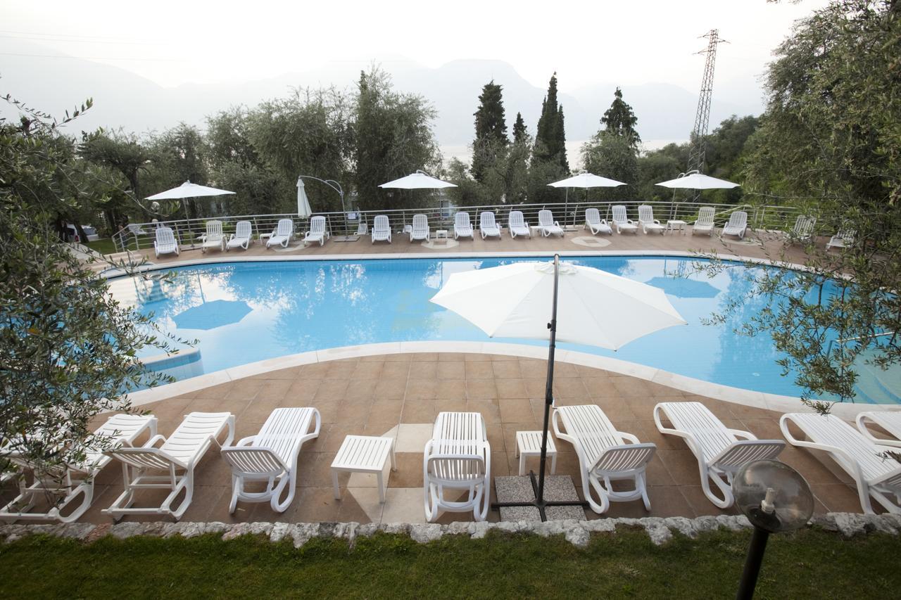 Villaggio Albergo Casa E Lago Brenzone sul Garda Exteriör bild