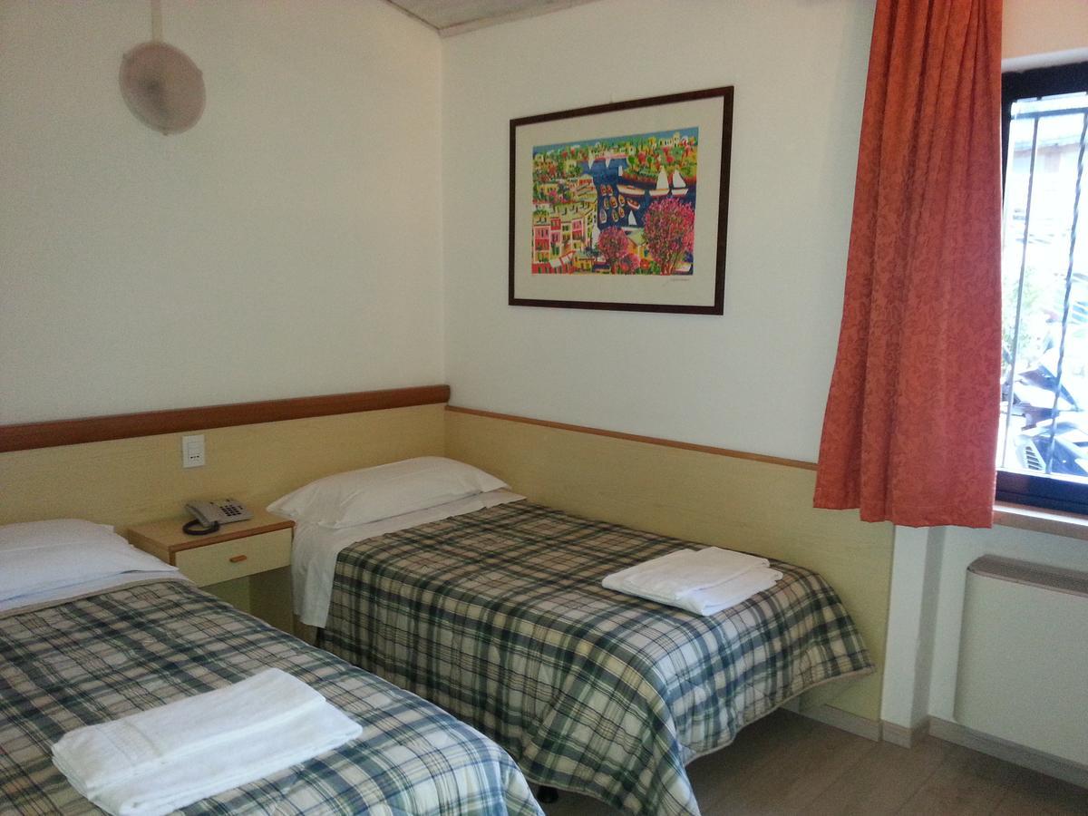 Villaggio Albergo Casa E Lago Brenzone sul Garda Exteriör bild